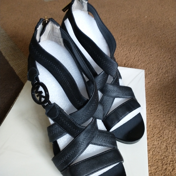 Shoes - Picture 2 of 4